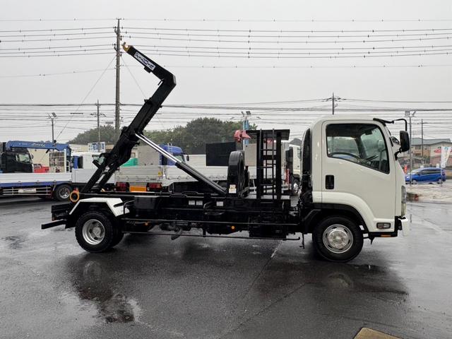 フォワード アームロール 新明和製アームロール ツインホイスト リアジャッキ CCA44-20モデル 外装仕上済 6速マニュアル 最大積載量3900kg 4HK1エンジン 190馬力(21枚目)