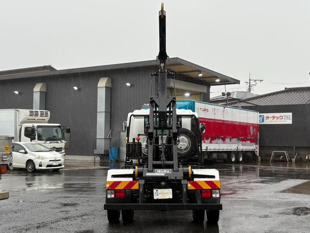 フォワード アームロール 新明和製アームロール ツインホイスト リアジャッキ CCA44-20モデル 外装仕上済 6速マニュアル 最大積載量3900kg 4HK1エンジン 190馬力(23枚目)