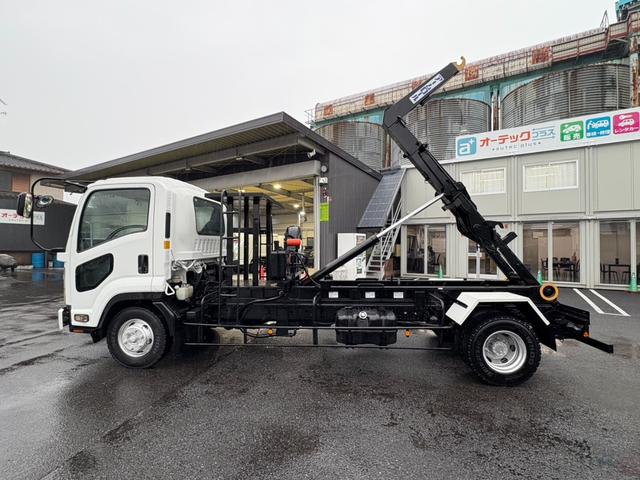 フォワード アームロール 新明和製アームロール ツインホイスト リアジャッキ CCA44-20モデル 外装仕上済 6速マニュアル 最大積載量3900kg 4HK1エンジン 190馬力(25枚目)