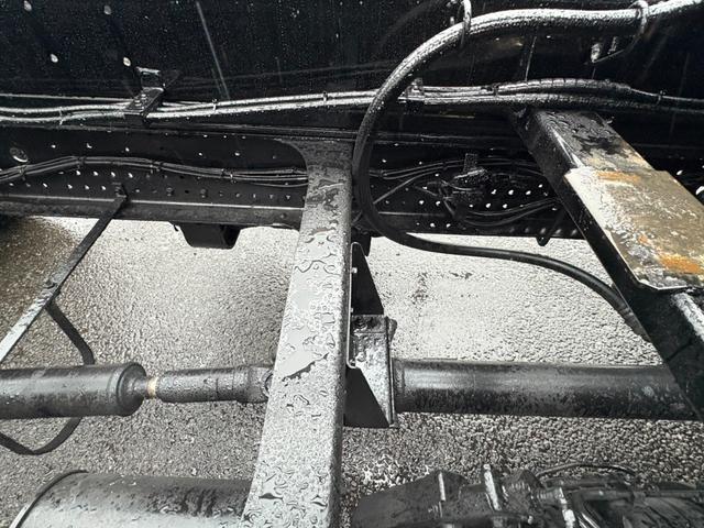 フォワード アームロール 新明和製アームロール ツインホイスト リアジャッキ CCA44-20モデル 外装仕上済 6速マニュアル 最大積載量3900kg 4HK1エンジン 190馬力(27枚目)