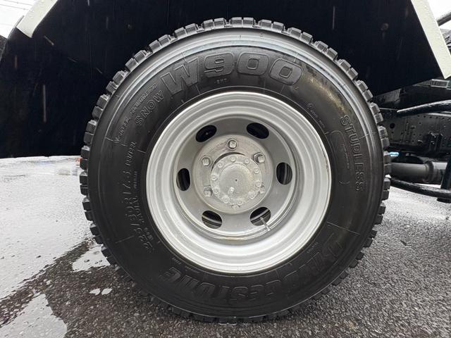 フォワード アームロール 新明和製アームロール ツインホイスト リアジャッキ CCA44-20モデル 外装仕上済 6速マニュアル 最大積載量3900kg 4HK1エンジン 190馬力(35枚目)