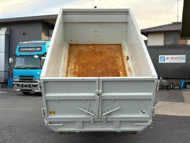 ヒノレンジャー アームロール ヒアブ製マルチリフト シングルホイスト 最大積載量4000kg 実走行10万キロ台 6速マニュアル コンテナサイズ:長さ352cm幅191cm高さ113cm コンテナメーカー:白川鉄工(6枚目)