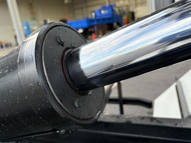 ヒノレンジャー アームロール ヒアブ製マルチリフト シングルホイスト 最大積載量4000kg 実走行10万キロ台 6速マニュアル コンテナサイズ:長さ352cm幅191cm高さ113cm コンテナメーカー:白川鉄工(9枚目)