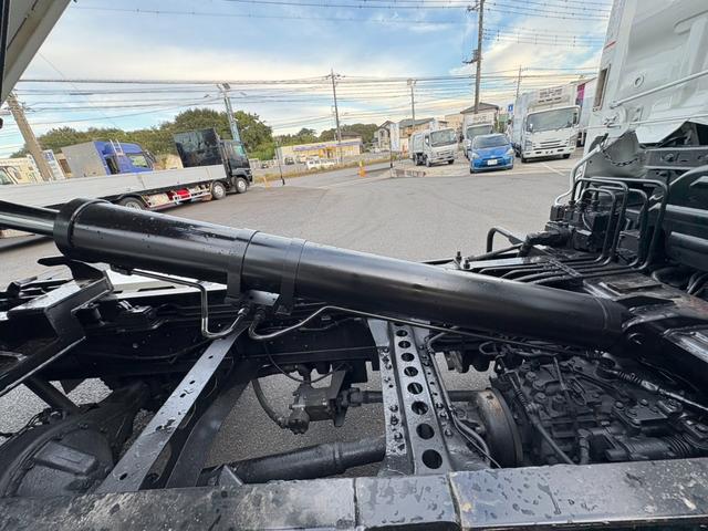 ヒノレンジャー アームロール ヒアブ製マルチリフト シングルホイスト 最大積載量4000kg 実走行10万キロ台 6速マニュアル コンテナサイズ:長さ352cm幅191cm高さ113cm コンテナメーカー:白川鉄工(16枚目)