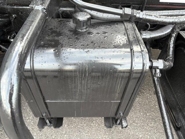 ヒノレンジャー アームロール ヒアブ製マルチリフト シングルホイスト 最大積載量4000kg 実走行10万キロ台 6速マニュアル コンテナサイズ:長さ352cm幅191cm高さ113cm コンテナメーカー:白川鉄工(20枚目)