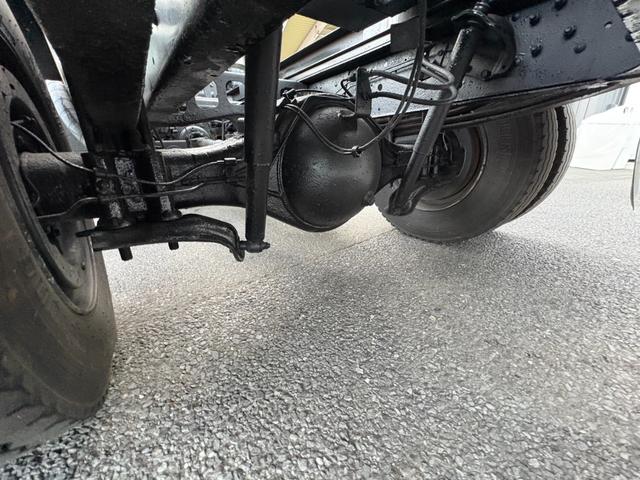 ヒノレンジャー アームロール ヒアブ製マルチリフト シングルホイスト 最大積載量4000kg 実走行10万キロ台 6速マニュアル コンテナサイズ:長さ352cm幅191cm高さ113cm コンテナメーカー:白川鉄工(22枚目)