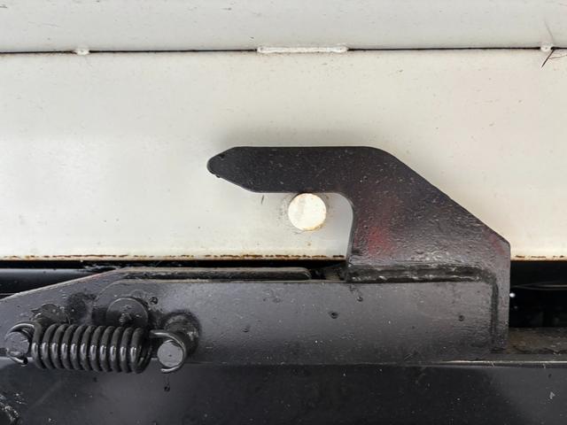 ヒノレンジャー アームロール ヒアブ製マルチリフト シングルホイスト 最大積載量4000kg 実走行10万キロ台 6速マニュアル コンテナサイズ:長さ352cm幅191cm高さ113cm コンテナメーカー:白川鉄工(23枚目)