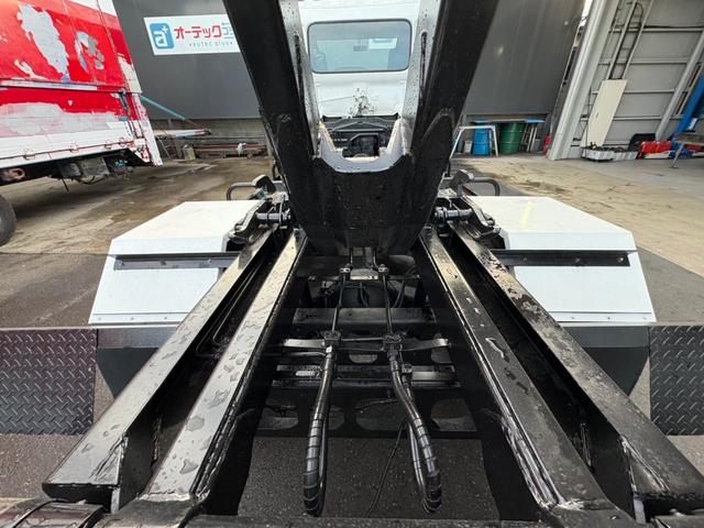 ヒノレンジャー アームロール ヒアブ製マルチリフト シングルホイスト 最大積載量4000kg 実走行10万キロ台 6速マニュアル コンテナサイズ:長さ352cm幅191cm高さ113cm コンテナメーカー:白川鉄工(36枚目)