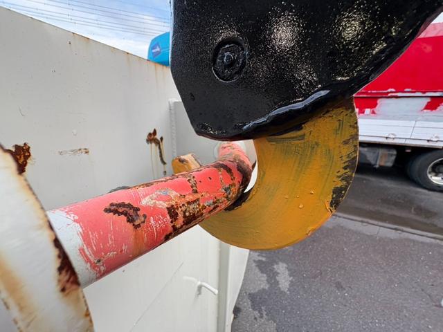 ヒノレンジャー アームロール ヒアブ製マルチリフト シングルホイスト 最大積載量4000kg 実走行10万キロ台 6速マニュアル コンテナサイズ:長さ352cm幅191cm高さ113cm コンテナメーカー:白川鉄工(37枚目)