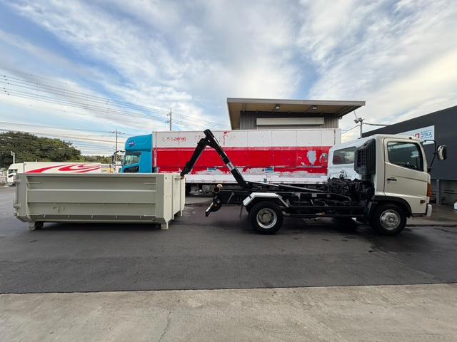 ヒノレンジャー アームロール ヒアブ製マルチリフト シングルホイスト 最大積載量4000kg 実走行10万キロ台 6速マニュアル コンテナサイズ:長さ352cm幅191cm高さ113cm コンテナメーカー:白川鉄工(39枚目)