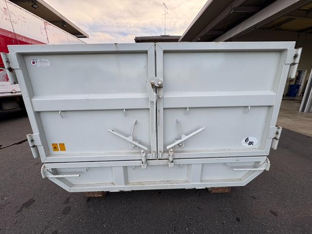 ヒノレンジャー アームロール ヒアブ製マルチリフト シングルホイスト 最大積載量4000kg 実走行10万キロ台 6速マニュアル コンテナサイズ:長さ352cm幅191cm高さ113cm コンテナメーカー:白川鉄工(41枚目)