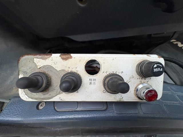 ヒノレンジャー アームロール ヒアブ製マルチリフト シングルホイスト 最大積載量4000kg 実走行10万キロ台 6速マニュアル コンテナサイズ:長さ352cm幅191cm高さ113cm コンテナメーカー:白川鉄工(60枚目)