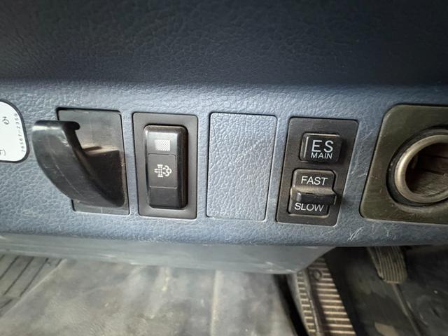 ヒノレンジャー アームロール ヒアブ製マルチリフト シングルホイスト 最大積載量4000kg 実走行10万キロ台 6速マニュアル コンテナサイズ:長さ352cm幅191cm高さ113cm コンテナメーカー:白川鉄工(64枚目)