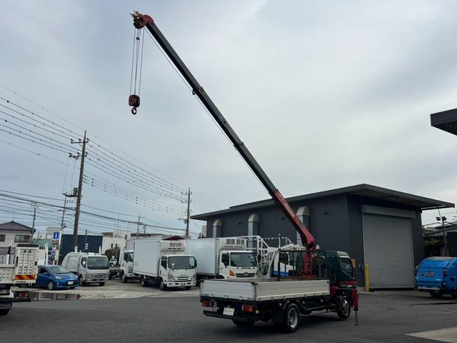 キャンター ４段クレーン　ユニック　４段ラジコンクレーン　フックイン　ＵＲＵ２６４モデル　２．６３ｔ吊り　煤焼無　アルミブロック　床素材：鉄板　荷台内寸：長さ３５７ｃｍ　幅１８０ｃｍ　最大積載量３，０００ｋｇ　５速マニュアル（8枚目）