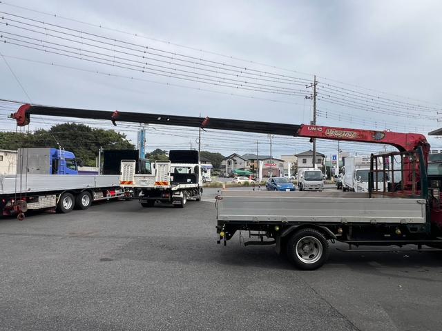 キャンター ４段クレーン　ユニック　４段ラジコンクレーン　フックイン　ＵＲＵ２６４モデル　２．６３ｔ吊り　煤焼無　アルミブロック　床素材：鉄板　荷台内寸：長さ３５７ｃｍ　幅１８０ｃｍ　最大積載量３，０００ｋｇ　５速マニュアル（12枚目）