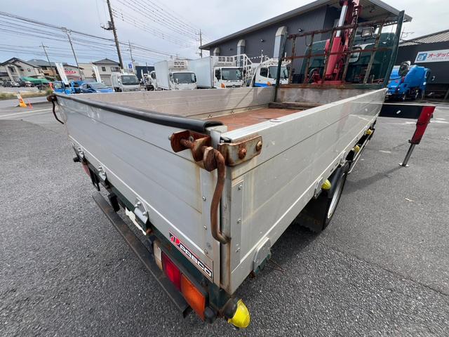 キャンター ４段クレーン　ユニック　４段ラジコンクレーン　フックイン　ＵＲＵ２６４モデル　２．６３ｔ吊り　煤焼無　アルミブロック　床素材：鉄板　荷台内寸：長さ３５７ｃｍ　幅１８０ｃｍ　最大積載量３，０００ｋｇ　５速マニュアル（19枚目）