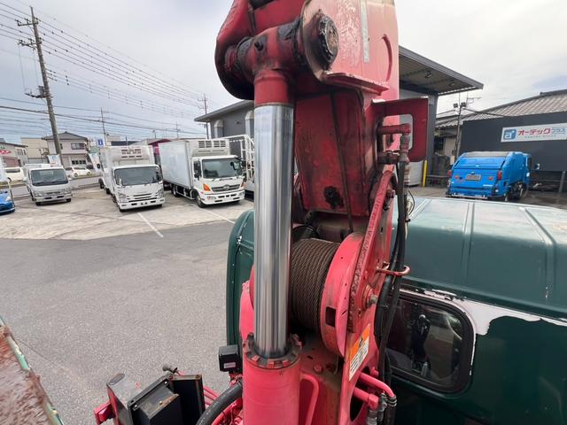 キャンター ４段クレーン　ユニック　４段ラジコンクレーン　フックイン　ＵＲＵ２６４モデル　２．６３ｔ吊り　煤焼無　アルミブロック　床素材：鉄板　荷台内寸：長さ３５７ｃｍ　幅１８０ｃｍ　最大積載量３，０００ｋｇ　５速マニュアル（28枚目）