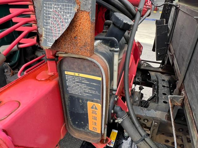 キャンター ４段クレーン　ユニック　４段ラジコンクレーン　フックイン　ＵＲＵ２６４モデル　２．６３ｔ吊り　煤焼無　アルミブロック　床素材：鉄板　荷台内寸：長さ３５７ｃｍ　幅１８０ｃｍ　最大積載量３，０００ｋｇ　５速マニュアル（31枚目）