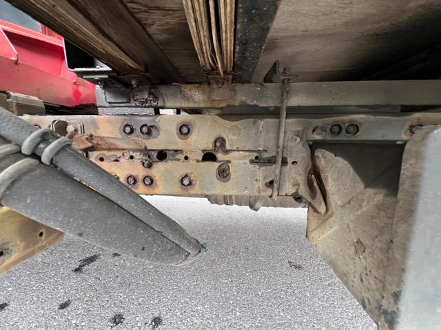 キャンター ４段クレーン　ユニック　４段ラジコンクレーン　フックイン　ＵＲＵ２６４モデル　２．６３ｔ吊り　煤焼無　アルミブロック　床素材：鉄板　荷台内寸：長さ３５７ｃｍ　幅１８０ｃｍ　最大積載量３，０００ｋｇ　５速マニュアル（36枚目）