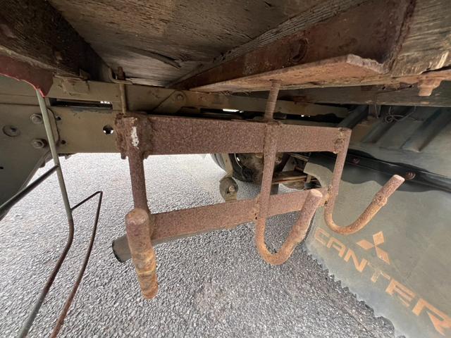 キャンター ４段クレーン　ユニック　４段ラジコンクレーン　フックイン　ＵＲＵ２６４モデル　２．６３ｔ吊り　煤焼無　アルミブロック　床素材：鉄板　荷台内寸：長さ３５７ｃｍ　幅１８０ｃｍ　最大積載量３，０００ｋｇ　５速マニュアル（38枚目）