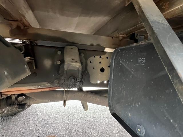 キャンター ４段クレーン　ユニック　４段ラジコンクレーン　フックイン　ＵＲＵ２６４モデル　２．６３ｔ吊り　煤焼無　アルミブロック　床素材：鉄板　荷台内寸：長さ３５７ｃｍ　幅１８０ｃｍ　最大積載量３，０００ｋｇ　５速マニュアル（39枚目）