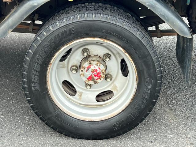 キャンター ４段クレーン　ユニック　４段ラジコンクレーン　フックイン　ＵＲＵ２６４モデル　２．６３ｔ吊り　煤焼無　アルミブロック　床素材：鉄板　荷台内寸：長さ３５７ｃｍ　幅１８０ｃｍ　最大積載量３，０００ｋｇ　５速マニュアル（44枚目）