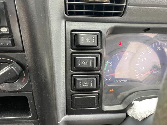 キャンター ４段クレーン　ユニック　４段ラジコンクレーン　フックイン　ＵＲＵ２６４モデル　２．６３ｔ吊り　煤焼無　アルミブロック　床素材：鉄板　荷台内寸：長さ３５７ｃｍ　幅１８０ｃｍ　最大積載量３，０００ｋｇ　５速マニュアル（52枚目）