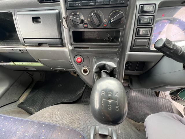 キャンター ４段クレーン　ユニック　４段ラジコンクレーン　フックイン　ＵＲＵ２６４モデル　２．６３ｔ吊り　煤焼無　アルミブロック　床素材：鉄板　荷台内寸：長さ３５７ｃｍ　幅１８０ｃｍ　最大積載量３，０００ｋｇ　５速マニュアル（54枚目）