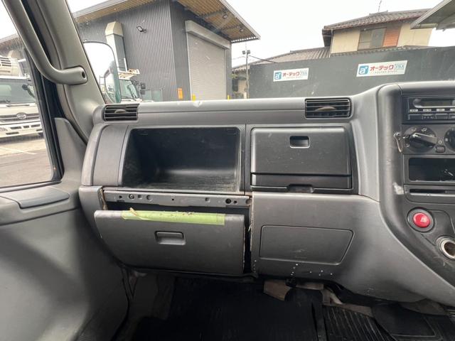 キャンター ４段クレーン　ユニック　４段ラジコンクレーン　フックイン　ＵＲＵ２６４モデル　２．６３ｔ吊り　煤焼無　アルミブロック　床素材：鉄板　荷台内寸：長さ３５７ｃｍ　幅１８０ｃｍ　最大積載量３，０００ｋｇ　５速マニュアル（56枚目）