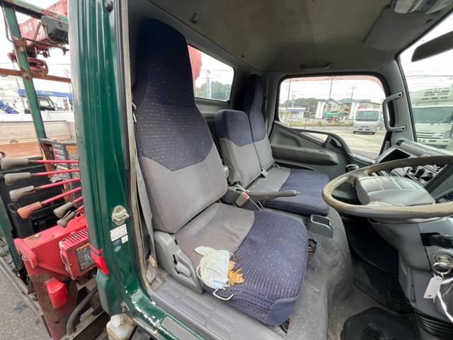 キャンター ４段クレーン　ユニック　４段ラジコンクレーン　フックイン　ＵＲＵ２６４モデル　２．６３ｔ吊り　煤焼無　アルミブロック　床素材：鉄板　荷台内寸：長さ３５７ｃｍ　幅１８０ｃｍ　最大積載量３，０００ｋｇ　５速マニュアル（58枚目）