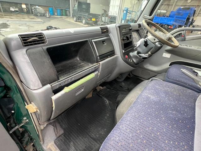 キャンター ４段クレーン　ユニック　４段ラジコンクレーン　フックイン　ＵＲＵ２６４モデル　２．６３ｔ吊り　煤焼無　アルミブロック　床素材：鉄板　荷台内寸：長さ３５７ｃｍ　幅１８０ｃｍ　最大積載量３，０００ｋｇ　５速マニュアル（60枚目）