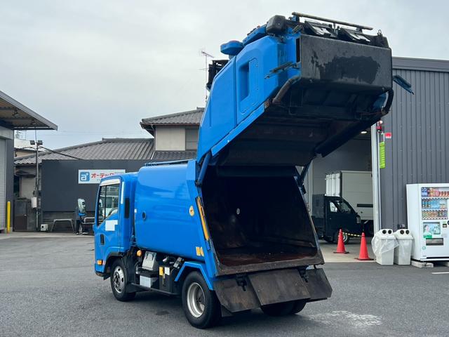 エルフトラック パッカー車 モリタ製プレスパッカー 4.1立米 最大積載量2000kg 汚水タンク 6速マニュアル 左スライドドア 左電動格納ミラー キャビン内書類棚 4JJ1エンジン150馬力(10枚目)