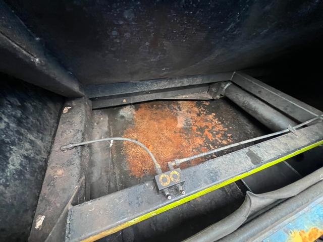 エルフトラック パッカー車 モリタ製プレスパッカー 4.1立米 最大積載量2000kg 汚水タンク 6速マニュアル 左スライドドア 左電動格納ミラー キャビン内書類棚 4JJ1エンジン150馬力(22枚目)