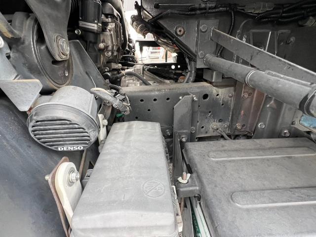エルフトラック パッカー車 モリタ製プレスパッカー 4.1立米 最大積載量2000kg 汚水タンク 6速マニュアル 左スライドドア 左電動格納ミラー キャビン内書類棚 4JJ1エンジン150馬力(24枚目)