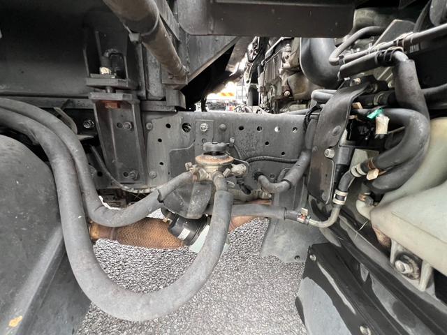 エルフトラック パッカー車 モリタ製プレスパッカー 4.1立米 最大積載量2000kg 汚水タンク 6速マニュアル 左スライドドア 左電動格納ミラー キャビン内書類棚 4JJ1エンジン150馬力(28枚目)