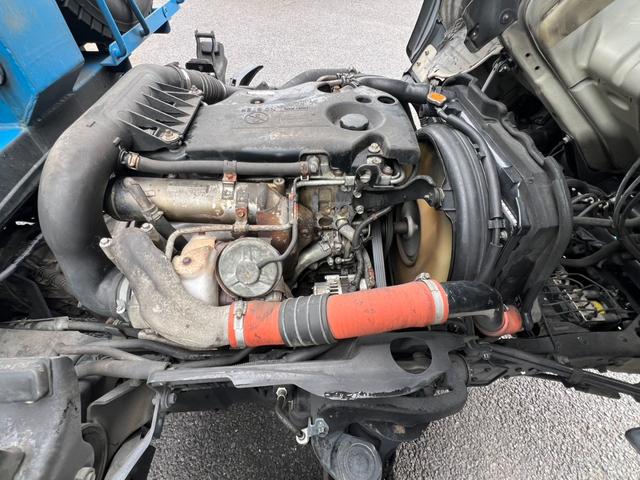 エルフトラック パッカー車 モリタ製プレスパッカー 4.1立米 最大積載量2000kg 汚水タンク 6速マニュアル 左スライドドア 左電動格納ミラー キャビン内書類棚 4JJ1エンジン150馬力(36枚目)