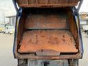 パッカー車　４．２立米　極東開発製プレス式パッカー　最大積載量２０００ｋｇ　左スライドドア　汚水タンク　ＬＥＤ電光掲示板　６速マニュアル（19枚目）