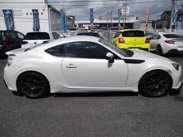ＢＲＺ Ｓ　ＳＴＩフルエアロ　ＨＫＳ車高調　外ＬＳＤ　ＴＲＤ４本出しマフラー　ＴＲＤカーボンフェンダーフィン　ＴＷＳ鍛造１８ＡＷ　前後クスコタワーバー　外アンダーブレース　外スタビライザー　６速ＭＴ　ナビ（23枚目）