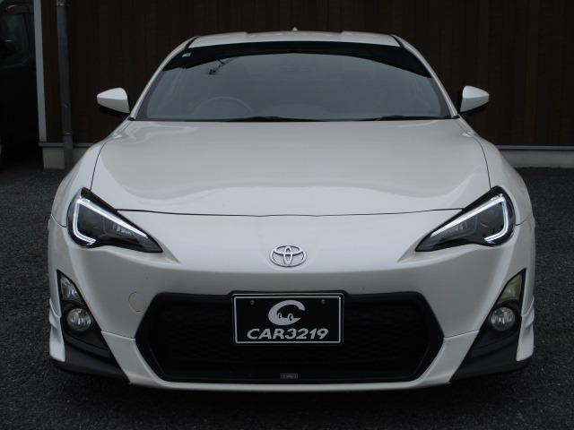 ８６ ＧＴ　６速ＭＴ　ＴＲＤフルエアロ　ＴＲＤ車高調　強化クラッチ　ＨＫＳマフラー　機械式ＬＳＤ　ＢＬＩＴＺ３連追加メーター　クスコオイルキャッチタンク　外ヘッドライト　スマートキー＆Ｐスタート　スピンターンノブ（4枚目）