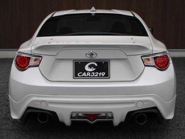 ８６ ＧＴ　６速ＭＴ　ＴＲＤフルエアロ　ＴＲＤ車高調　強化クラッチ　ＨＫＳマフラー　機械式ＬＳＤ　ＢＬＩＴＺ３連追加メーター　クスコオイルキャッチタンク　外ヘッドライト　スマートキー＆Ｐスタート　スピンターンノブ（5枚目）