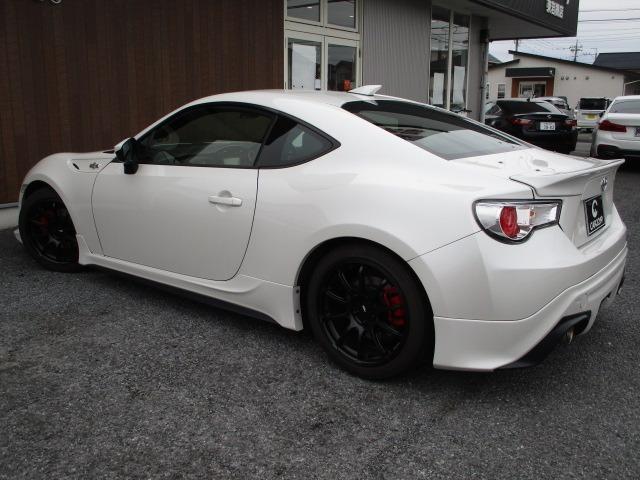 ８６ ＧＴ　６速ＭＴ　ＴＲＤフルエアロ　ＴＲＤ車高調　強化クラッチ　ＨＫＳマフラー　機械式ＬＳＤ　ＢＬＩＴＺ３連追加メーター　クスコオイルキャッチタンク　外ヘッドライト　スマートキー＆Ｐスタート　スピンターンノブ（7枚目）