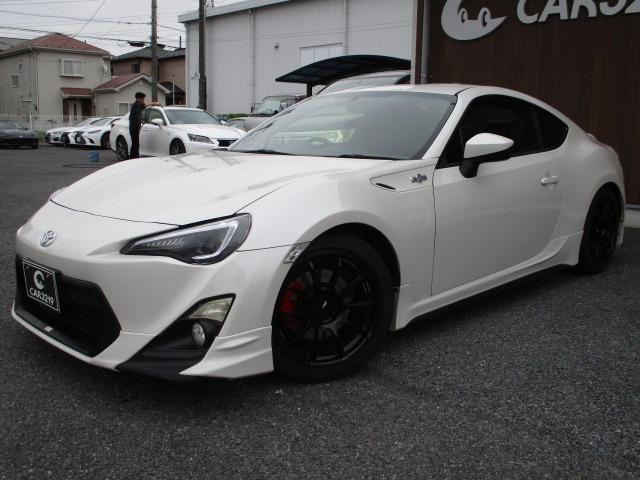 ８６ ＧＴ　６速ＭＴ　ＴＲＤフルエアロ　ＴＲＤ車高調　強化クラッチ　ＨＫＳマフラー　機械式ＬＳＤ　ＢＬＩＴＺ３連追加メーター　クスコオイルキャッチタンク　外ヘッドライト　スマートキー＆Ｐスタート　スピンターンノブ（10枚目）