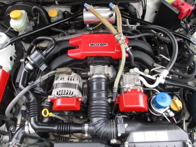８６ ＧＴ　６速ＭＴ　ＴＲＤフルエアロ　ＴＲＤ車高調　強化クラッチ　ＨＫＳマフラー　機械式ＬＳＤ　ＢＬＩＴＺ３連追加メーター　クスコオイルキャッチタンク　外ヘッドライト　スマートキー＆Ｐスタート　スピンターンノブ（16枚目）