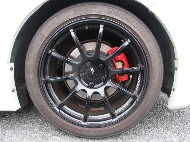 ８６ ＧＴ　６速ＭＴ　ＴＲＤフルエアロ　ＴＲＤ車高調　強化クラッチ　ＨＫＳマフラー　機械式ＬＳＤ　ＢＬＩＴＺ３連追加メーター　クスコオイルキャッチタンク　外ヘッドライト　スマートキー＆Ｐスタート　スピンターンノブ（18枚目）