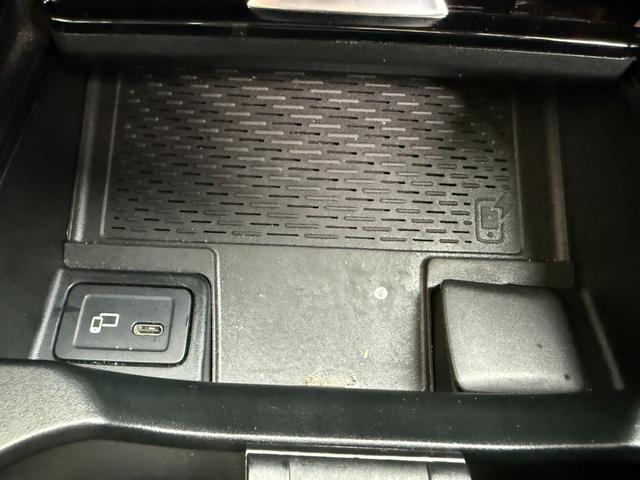 Ａクラスセダン Ａ２５０　４マチックセダン　ＡＭＧライン　パノラマスライディングルーフ／全周囲カメラ／ヘッドアップディスプレイ／ブラインドスポット／レーダークルーズ／ワイヤレス充電／内装ブラック　アドバンスＰＫＧ　レーダーセーフティＰＫＧ　ナビゲーションＰＫ（21枚目）