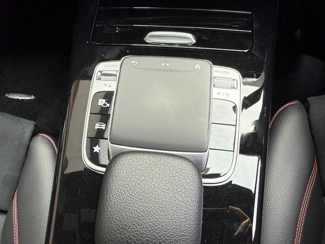 Ａクラスセダン Ａ２５０　４マチックセダン　ＡＭＧライン　パノラマスライディングルーフ／全周囲カメラ／ヘッドアップディスプレイ／ブラインドスポット／レーダークルーズ／ワイヤレス充電／内装ブラック　アドバンスＰＫＧ　レーダーセーフティＰＫＧ　ナビゲーションＰＫ（22枚目）