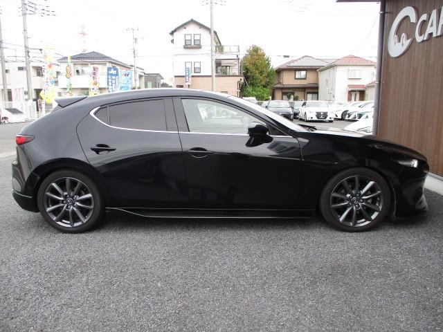 MAZDA3ファストバック XDバーガンディ セレクション 赤革シート シグネチャースタイル(F/S/Rエアロ) OP全周囲カメラ スマートブレーキ 追従レーダークルーズ ルーフ スポイラー ブラインドスポット ローダウン シートヒーター オートホールド(11枚目)
