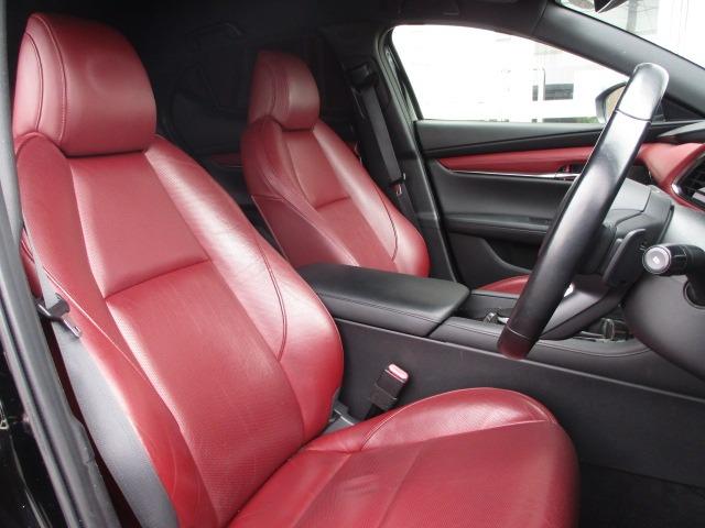 MAZDA3ファストバック XDバーガンディ セレクション 赤革シート シグネチャースタイル(F/S/Rエアロ) OP全周囲カメラ スマートブレーキ 追従レーダークルーズ ルーフ スポイラー ブラインドスポット ローダウン シートヒーター オートホールド(13枚目)