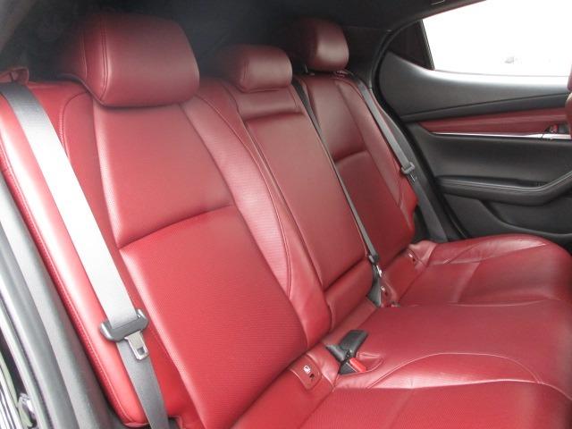 MAZDA3ファストバック XDバーガンディ セレクション 赤革シート シグネチャースタイル(F/S/Rエアロ) OP全周囲カメラ スマートブレーキ 追従レーダークルーズ ルーフ スポイラー ブラインドスポット ローダウン シートヒーター オートホールド(14枚目)