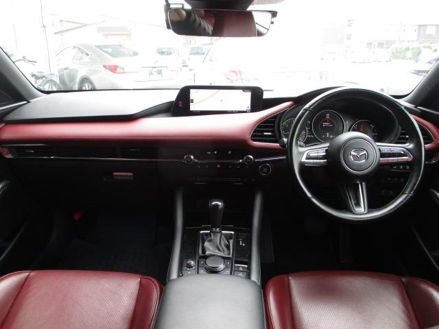 MAZDA3ファストバック XDバーガンディ セレクション 赤革シート シグネチャースタイル(F/S/Rエアロ) OP全周囲カメラ スマートブレーキ 追従レーダークルーズ ルーフ スポイラー ブラインドスポット ローダウン シートヒーター オートホールド(15枚目)